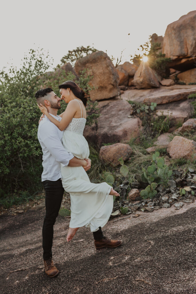 Enchanted Rock Engagement Photos