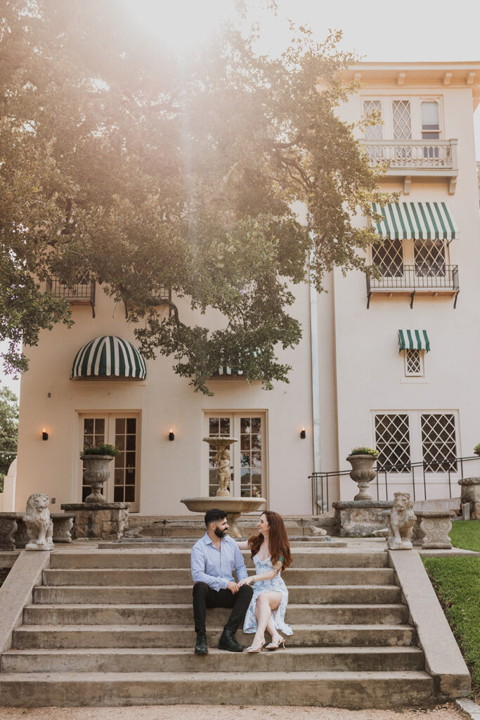Couple poses for pictures at Laguna Gloria in Austin, Texas