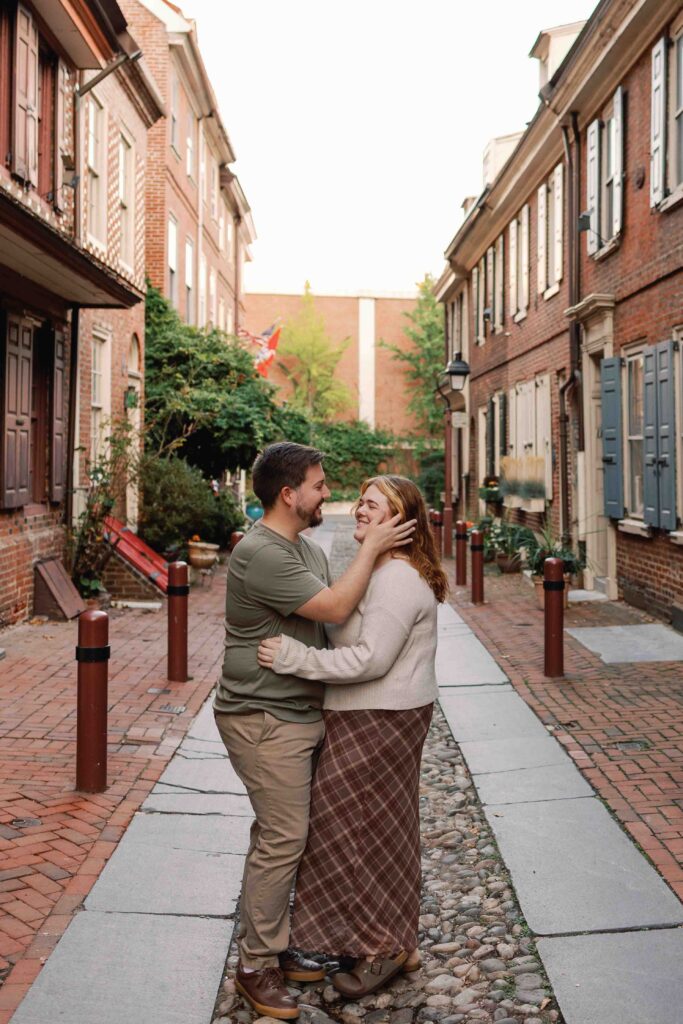 Couple poses for photos in Elfreth's Alley in Philadelphia