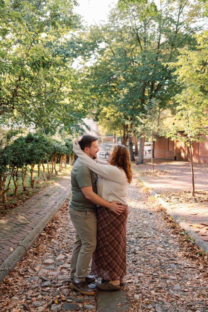 Couple poses for photos on historic cobblestone streets in Philadelphia